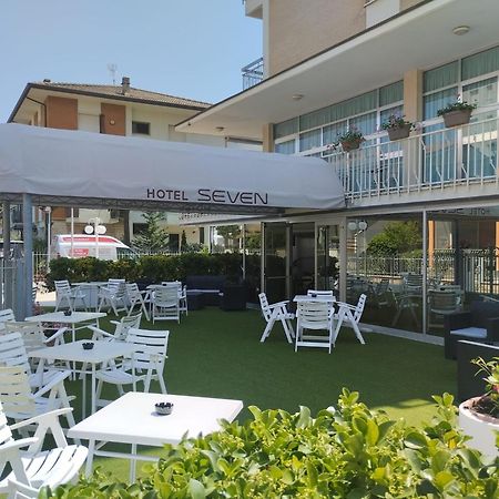 Hotel Seven Римини Экстерьер фото