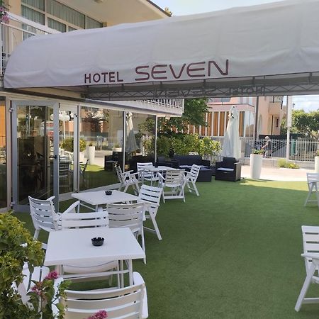 Hotel Seven Римини Экстерьер фото