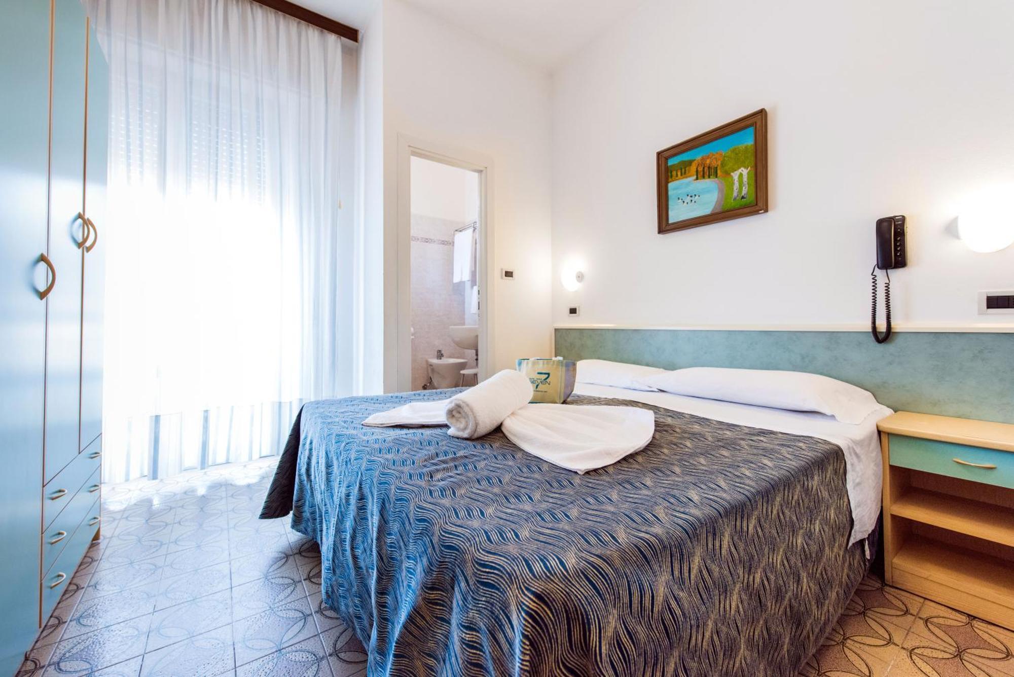 Hotel Seven Римини Номер фото