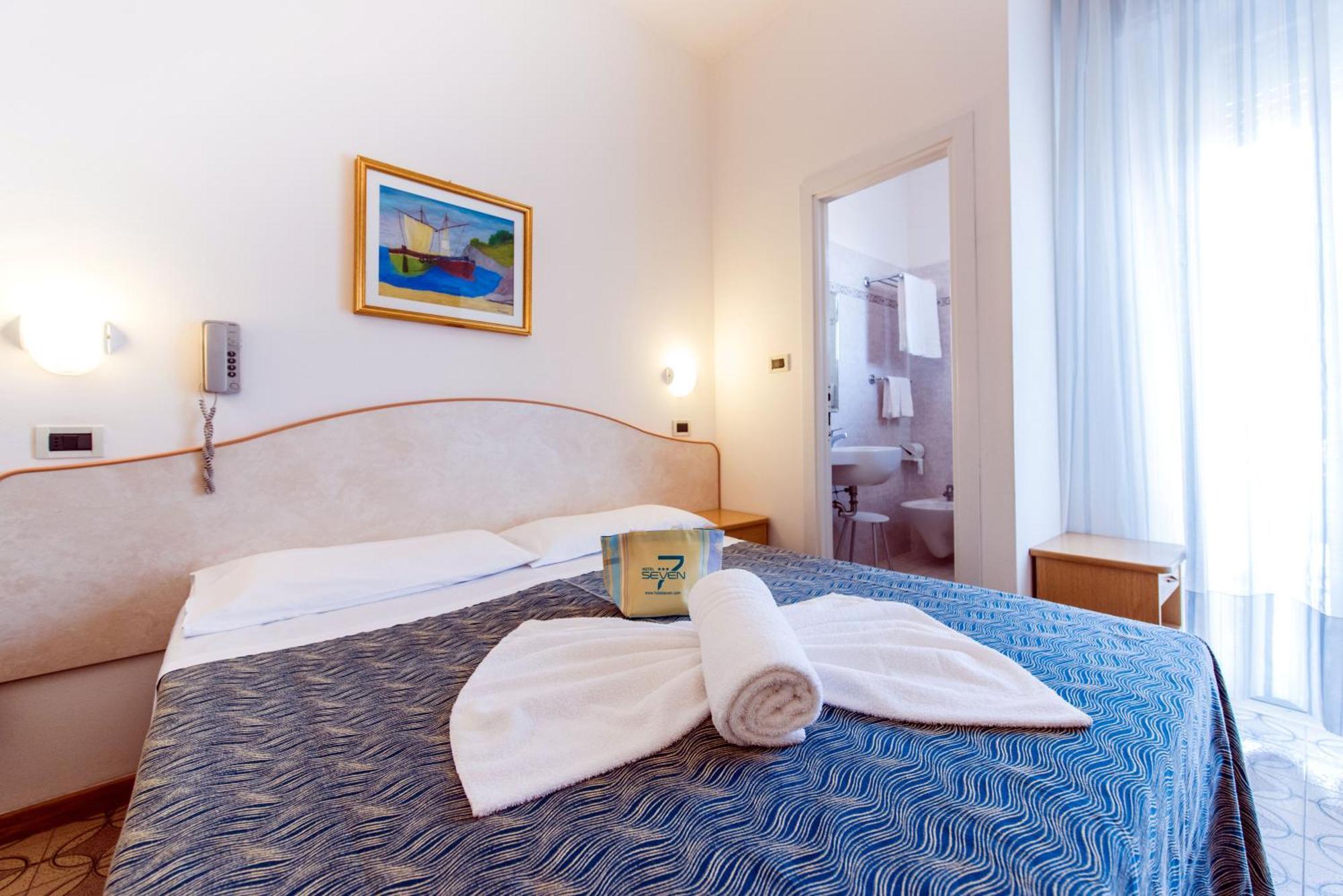 Hotel Seven Римини Номер фото