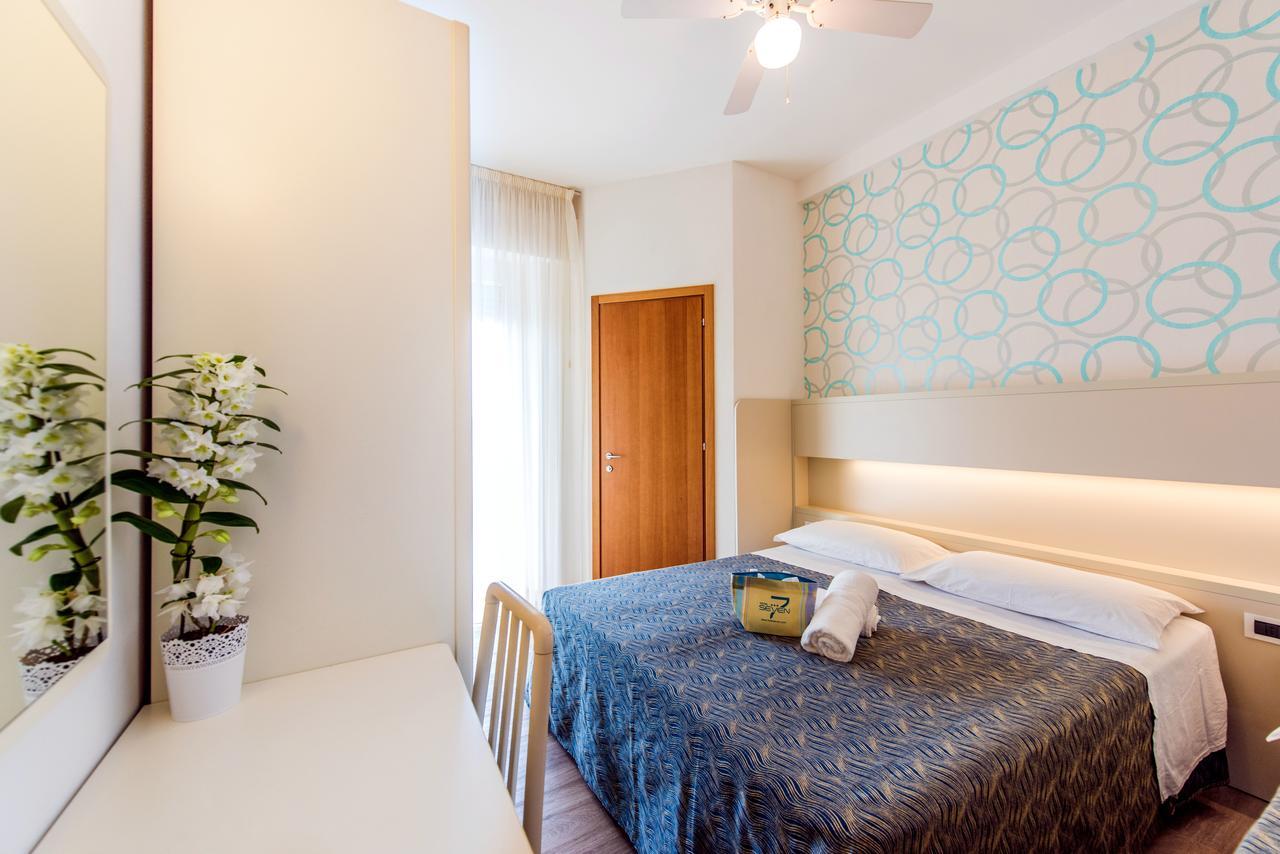 Hotel Seven Римини Экстерьер фото