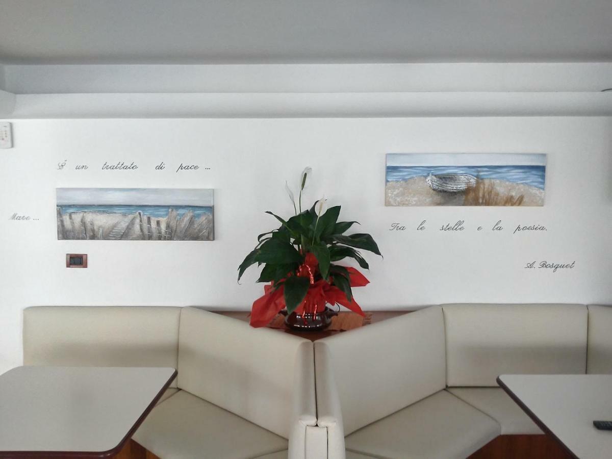 Hotel Seven Римини Экстерьер фото